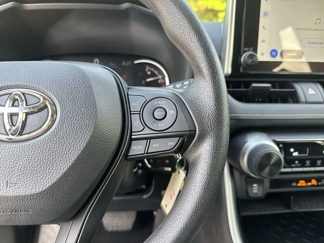 Used 2025 White Toyota LE image 18