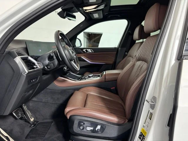 Used 2024 White BMW M60i image 11