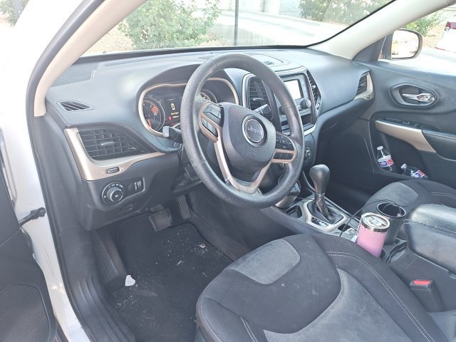 Used 2018 Bright White Clearcoat Jeep Latitude image 11