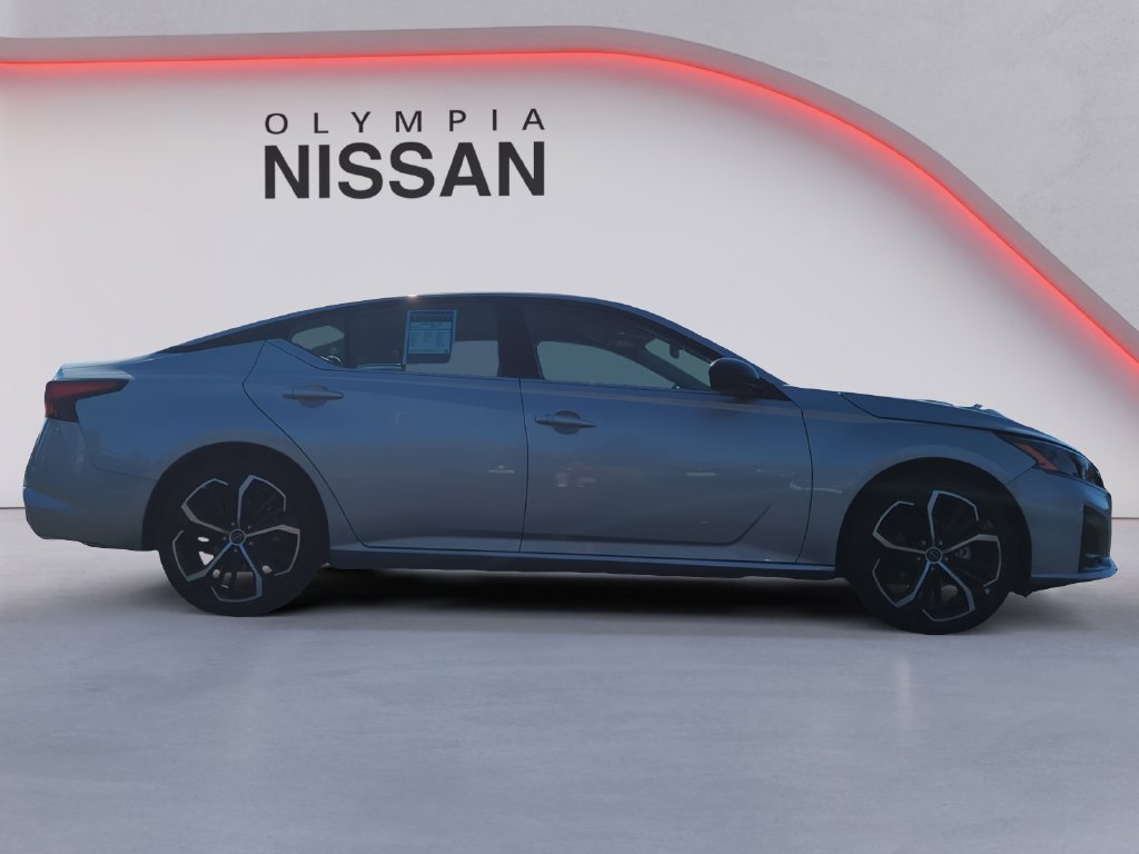 Used 2025 Silver Nissan 2.5 SR image 7