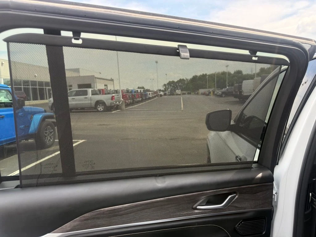 Used 2021 White/off-white Jeep Overland image 36