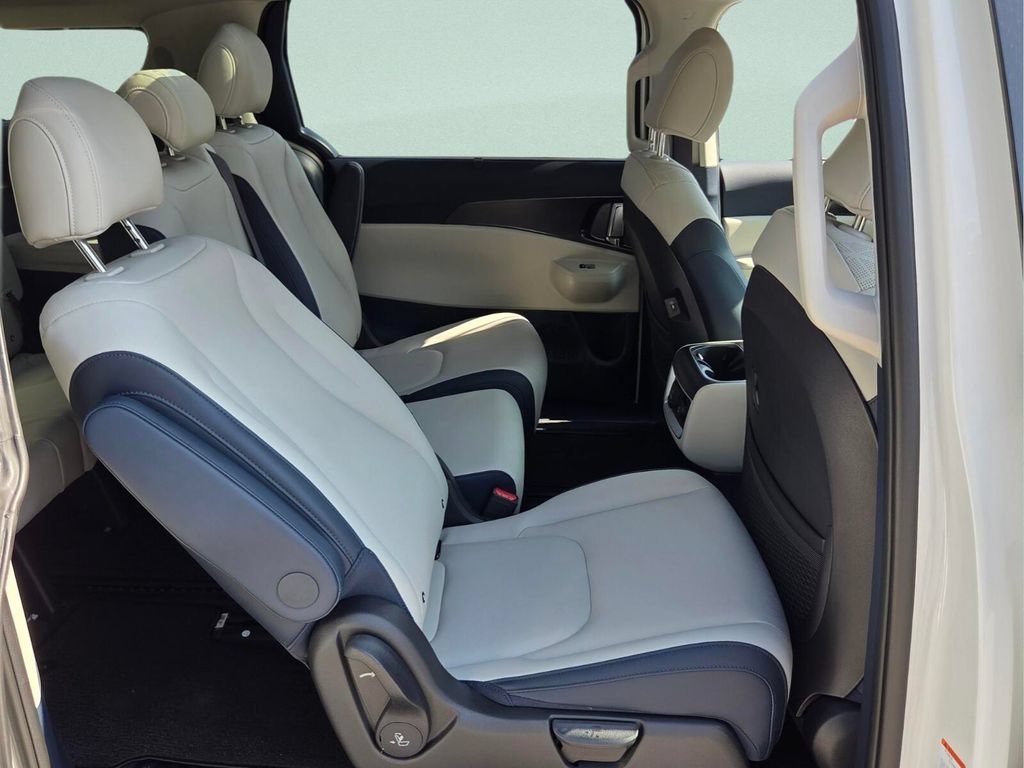 New 2027 Snow White Pearl Kia SX image 18