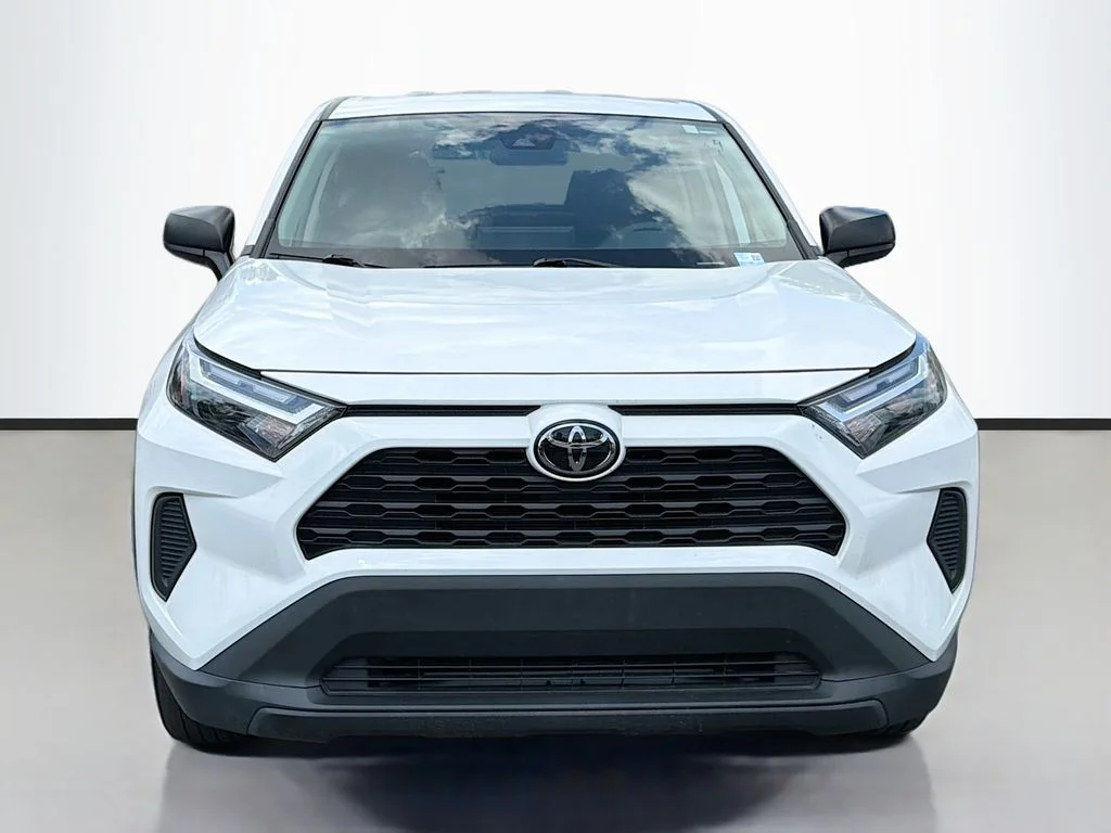 Used 2023 Ice Toyota LE image 3