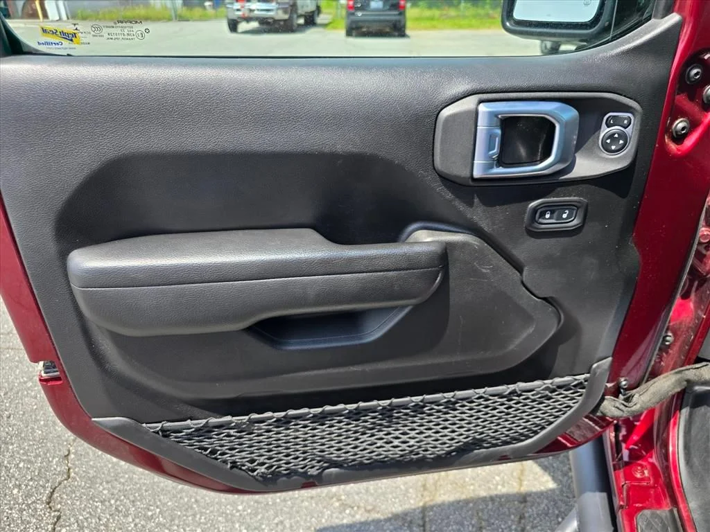 Used 2022 Red Jeep Mojave image 9