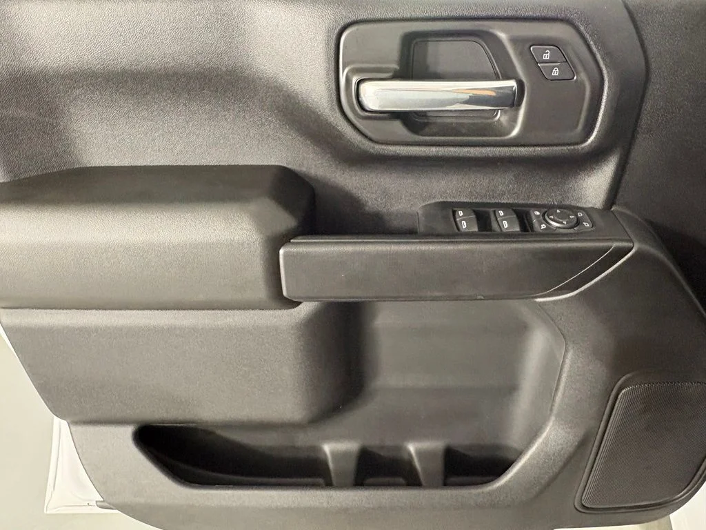Used 2025 White Chevrolet Custom image 23