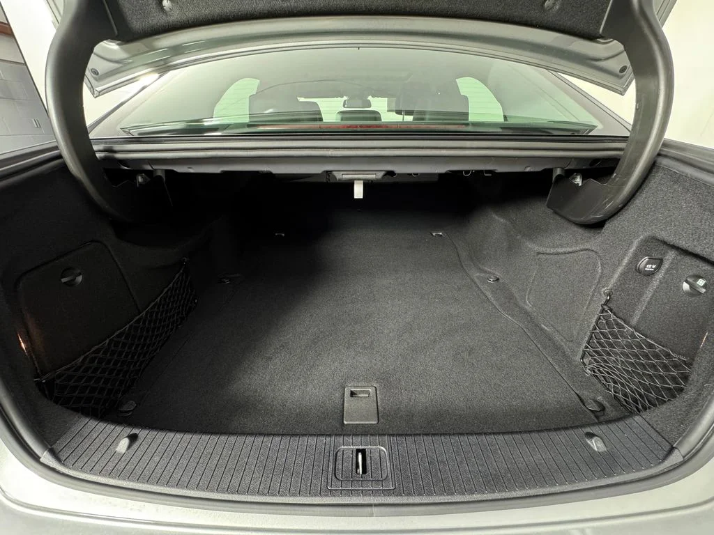 Used 2010 Iridium Silver Metallic Mercedes-Benz E 350 image 8