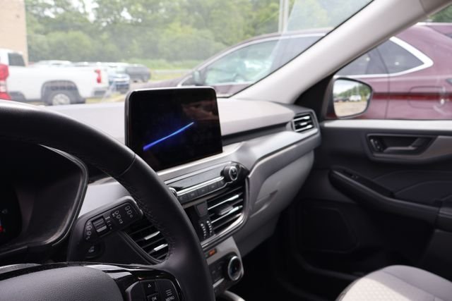 Used 2024 Red Ford Active image 6