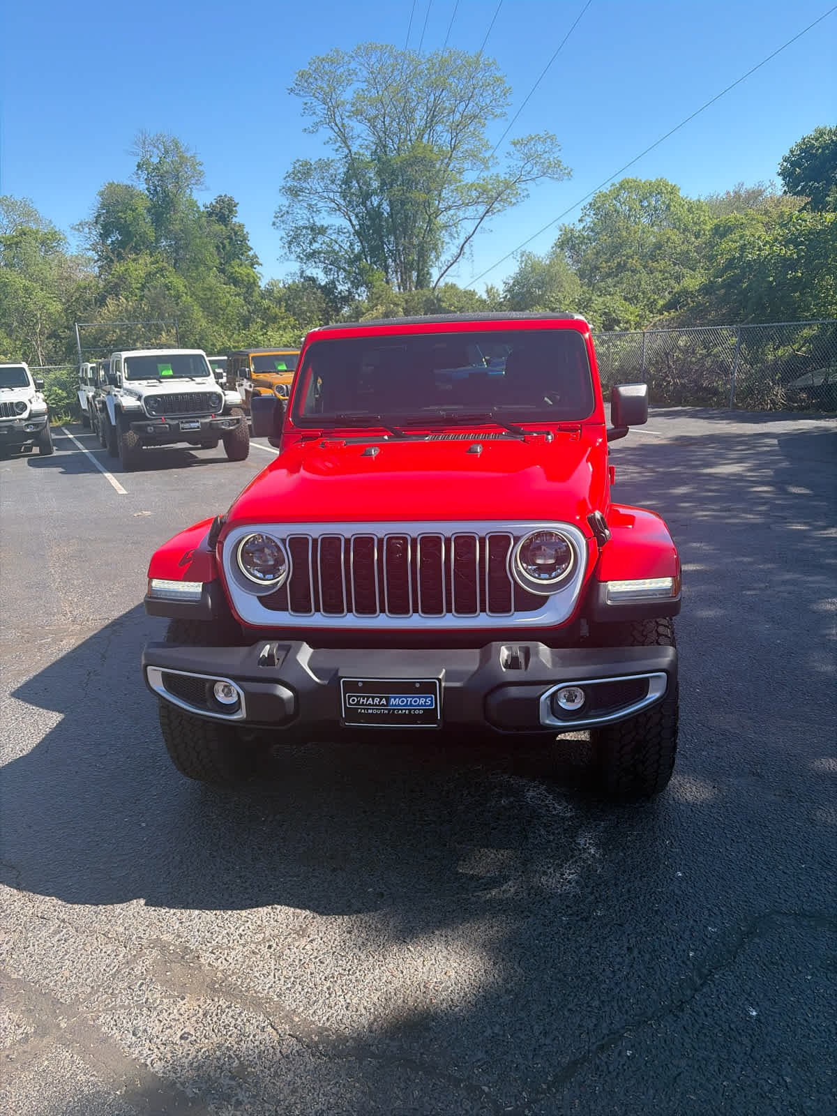 New 2026 Firecracker Red Clear-Coat Exterior Paint Jeep Sahara image 3