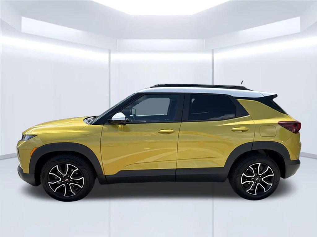 Used 2023 Yellow Chevrolet ACTIV image 3
