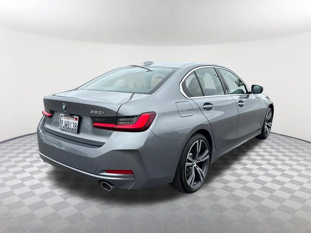 Used 2024 Gray BMW 330i image 4