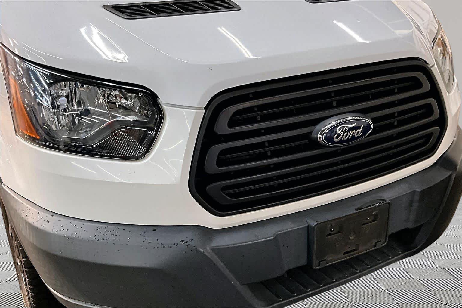 Used 2018 Oxford White Ford  image 30