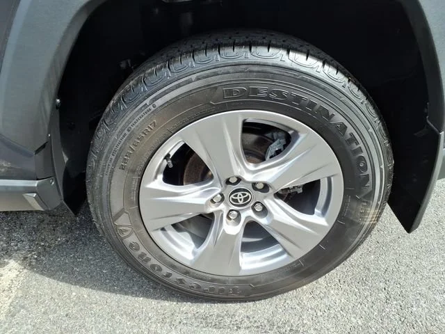 2023 Toyota RAV4 XLE - Photo 12