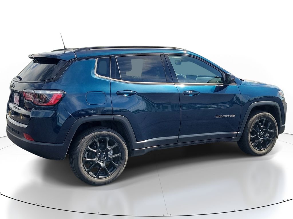 New 2026 Fathom Blue Pearl Coat Jeep Latitude image 4