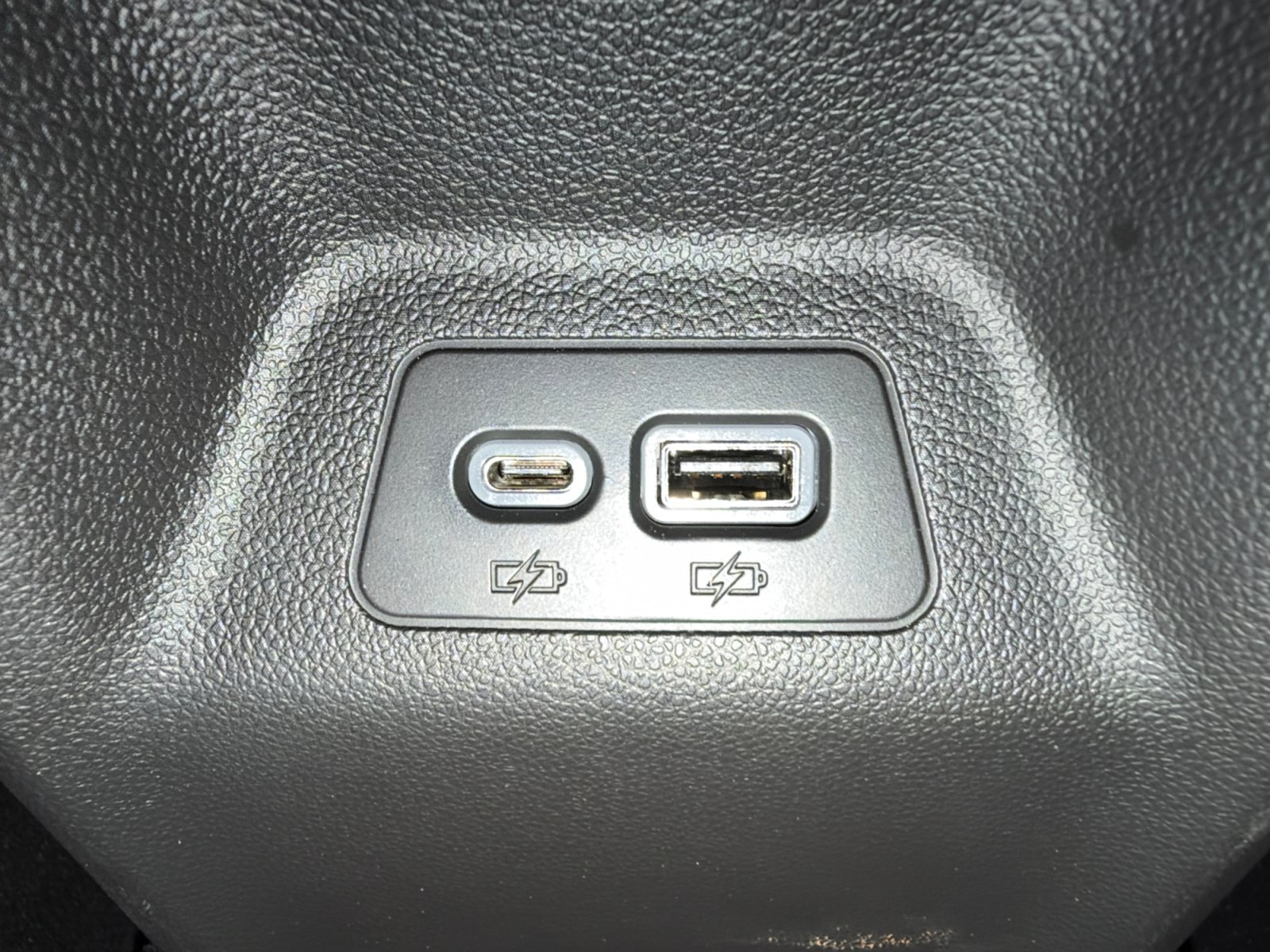 Used 2023 Ebony Twilight Metallic Buick Essence image 34