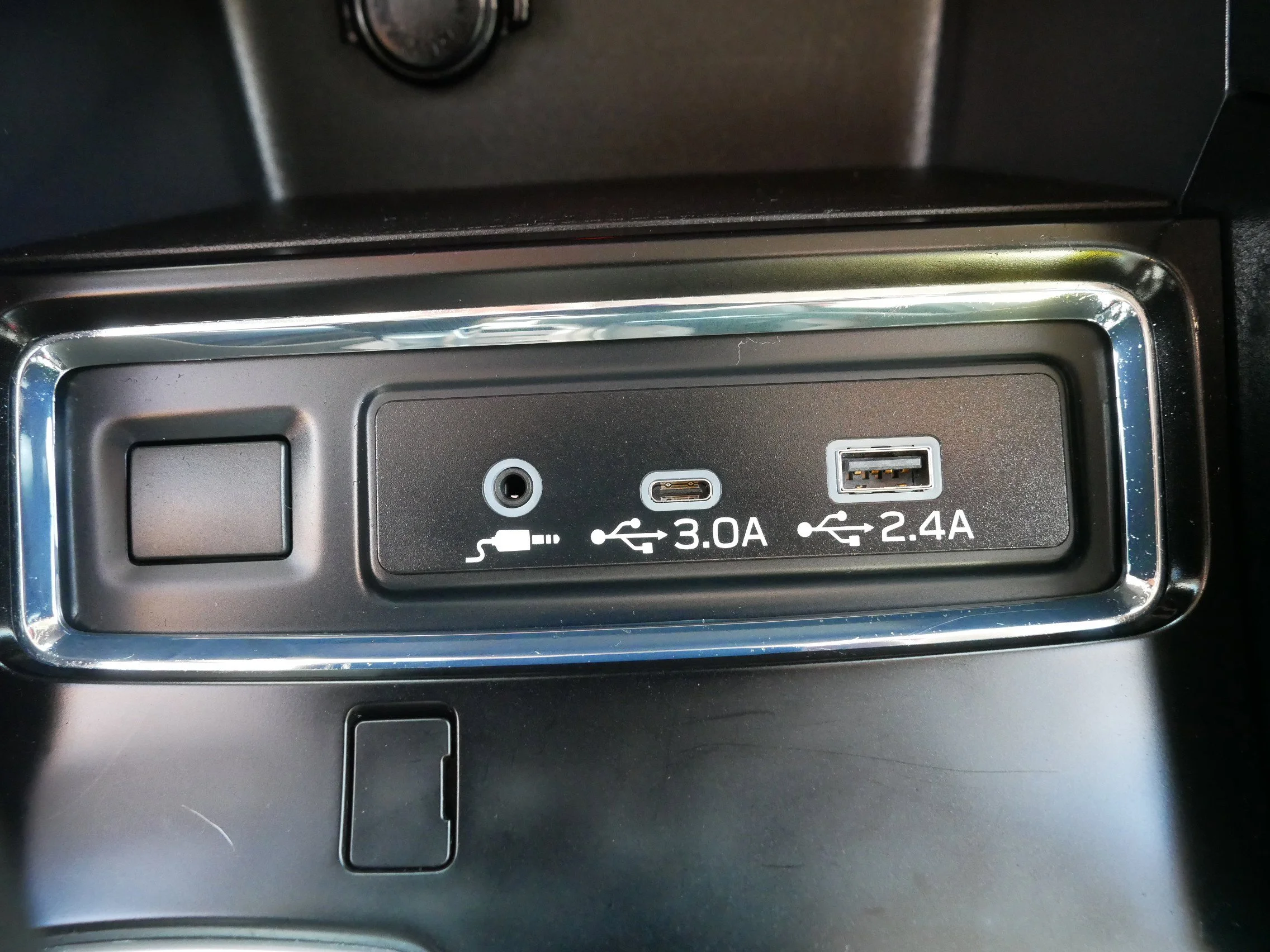 Used 2025 Cosmic Blue Pearl Subaru Premium image 33