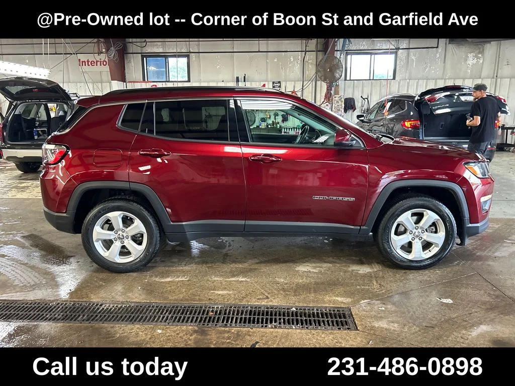 Used 2021 Red Jeep Latitude image 6