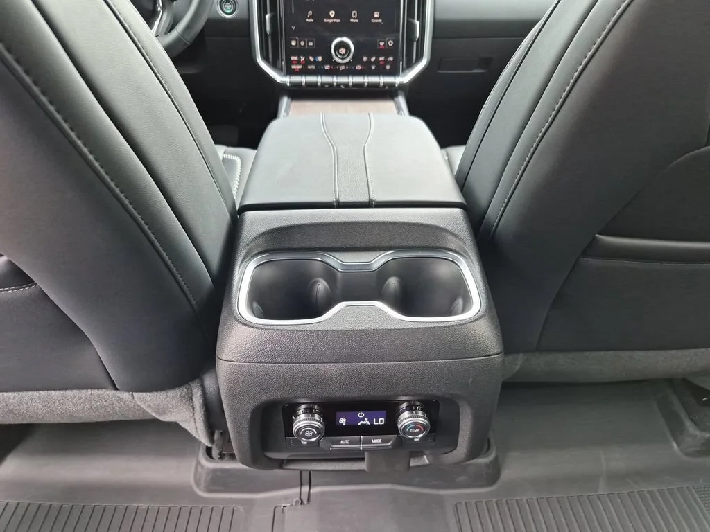 2026 GMC Acadia Denali - Photo 32