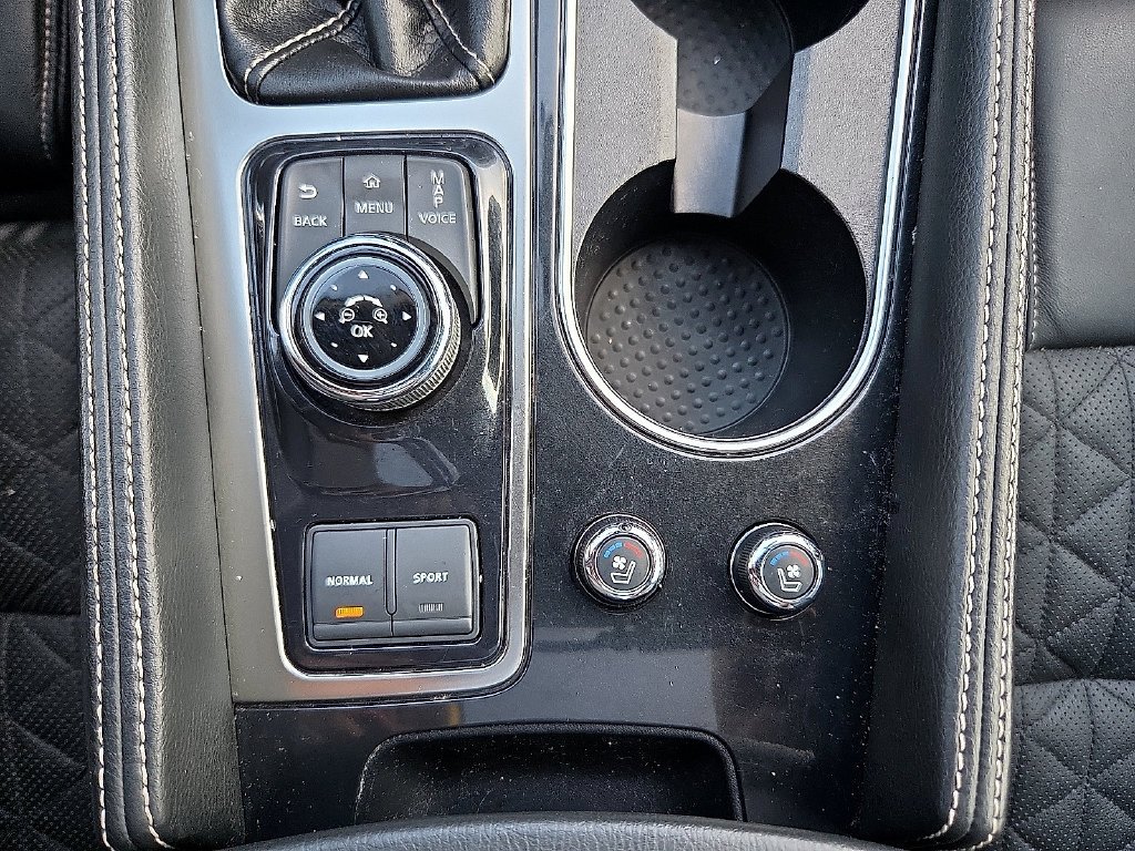 Used 2018 Black Nissan Platinum image 19