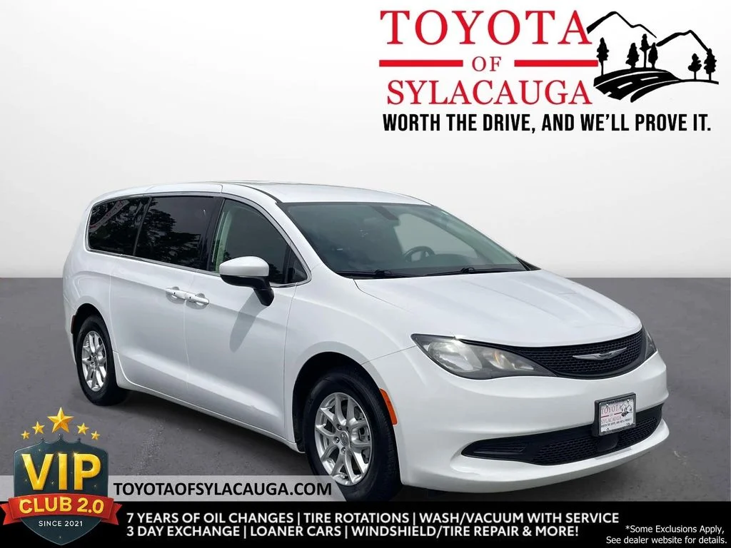 2022 Chrysler Voyager LX