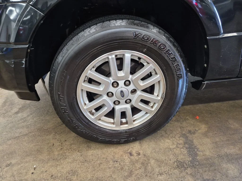 Used 2014 Tuxedo Black Metallic Ford Limited image 7