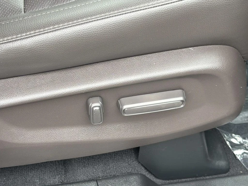 Used 2019 Pacific Pewter Metallic Honda Elite image 34