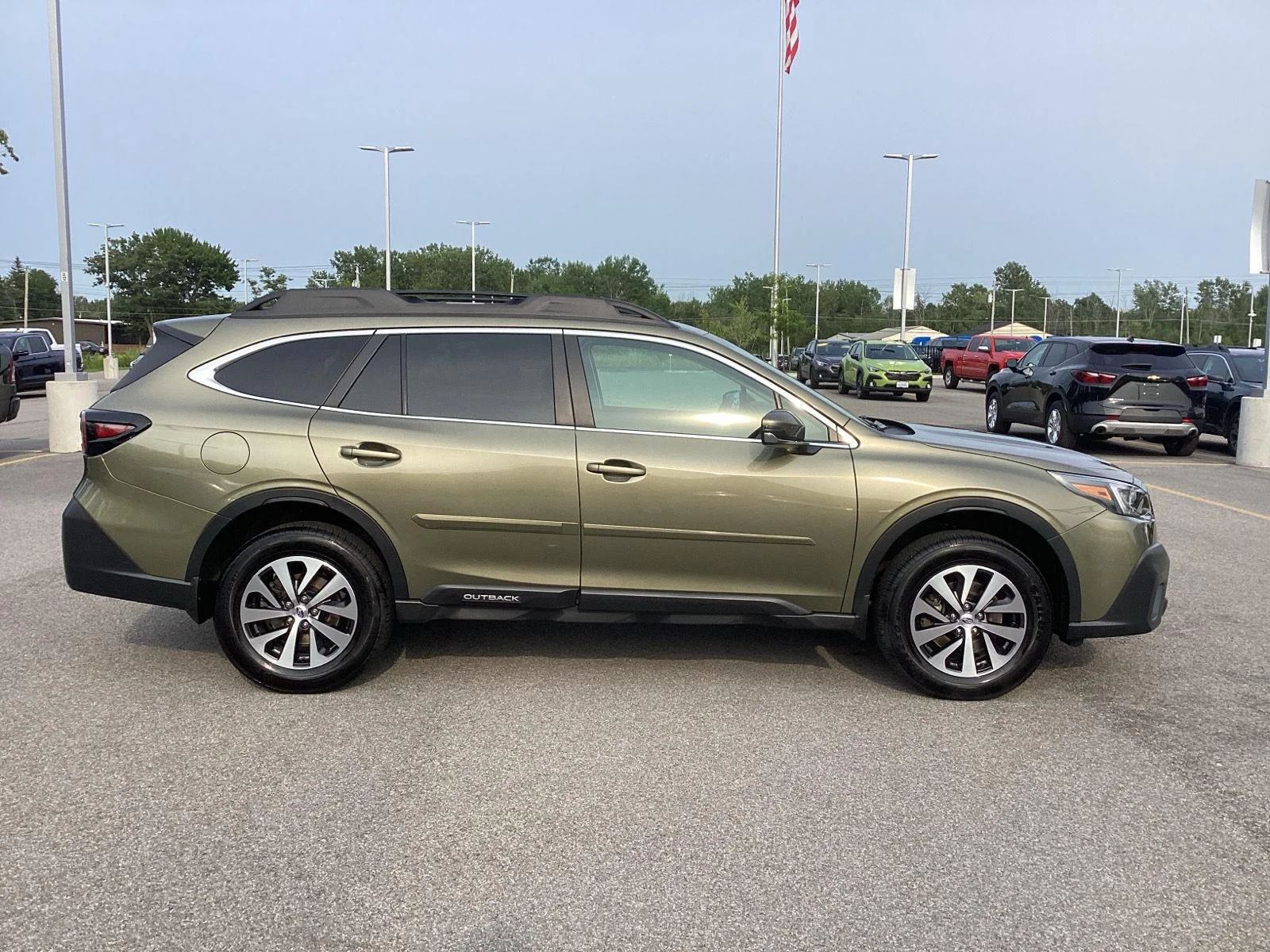 Used 2022 Autumn Green Metallic Subaru Premium image 10