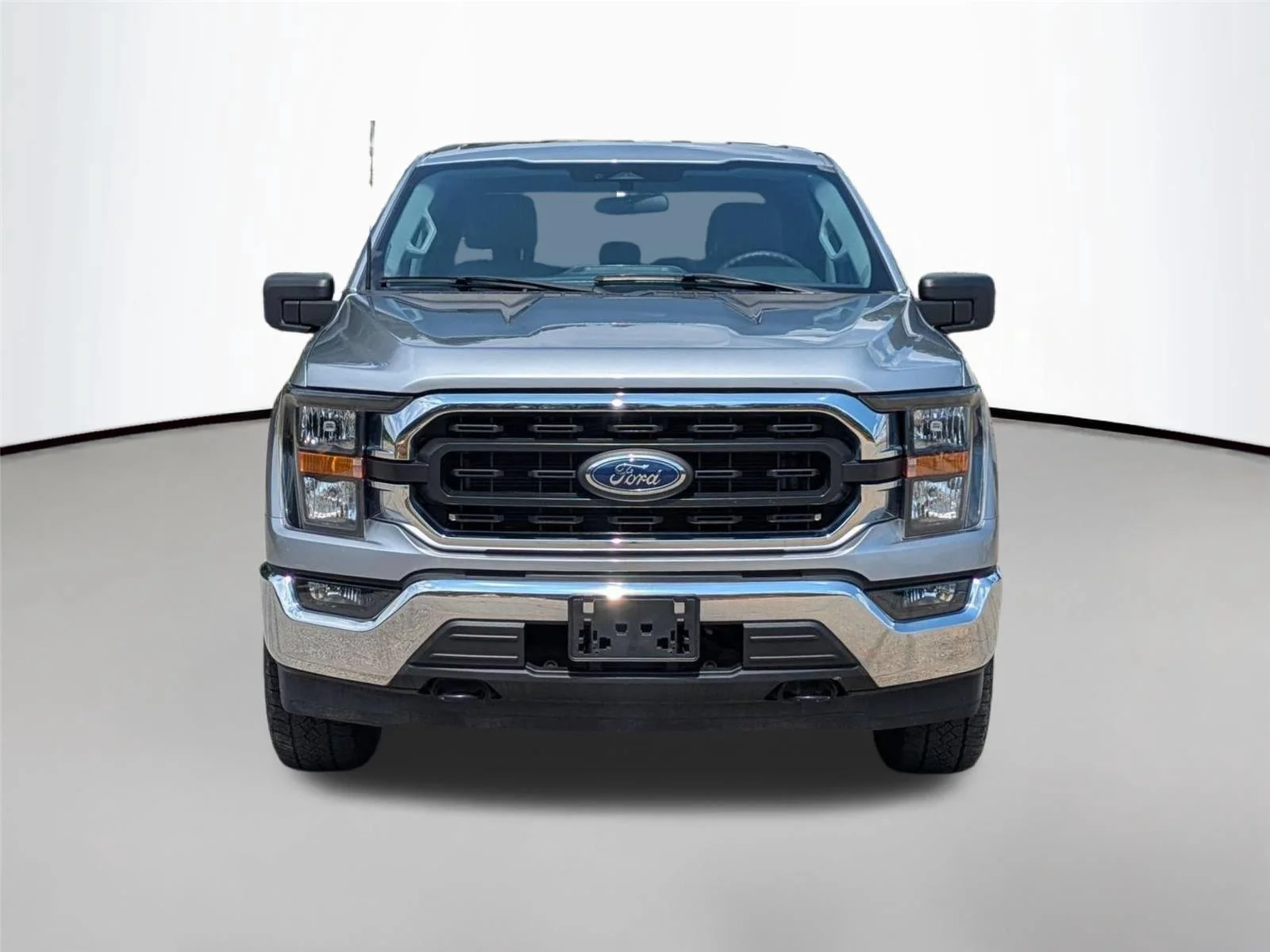 Used 2023 Iconic Silver Metallic Ford XLT image 2