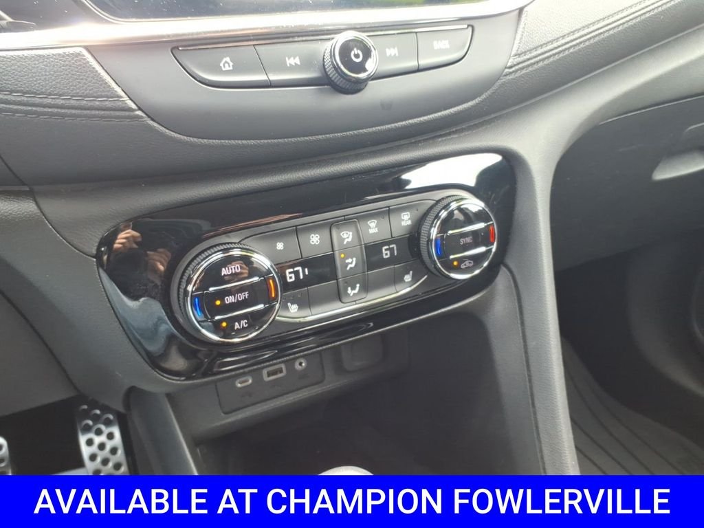 Used 2023  Buick Select image 23