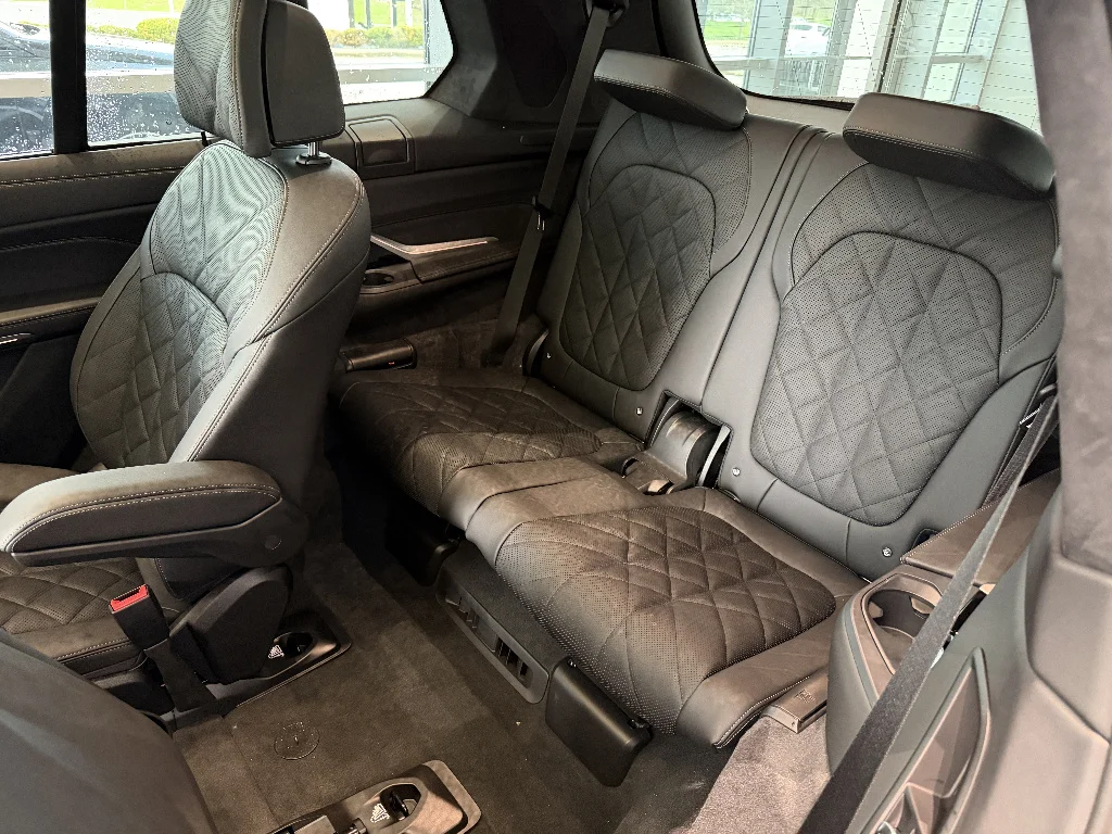 2027 BMW X7 40i - Photo 14