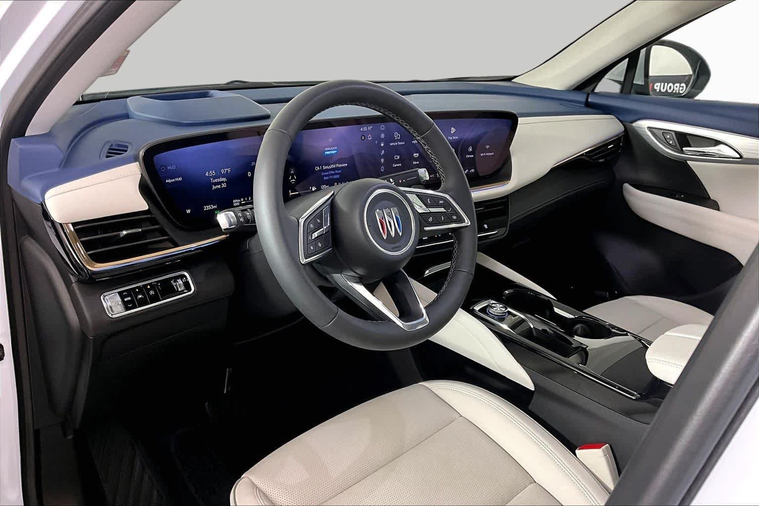 Used 2025 Iridescent White Tricoat Buick Avenir image 17