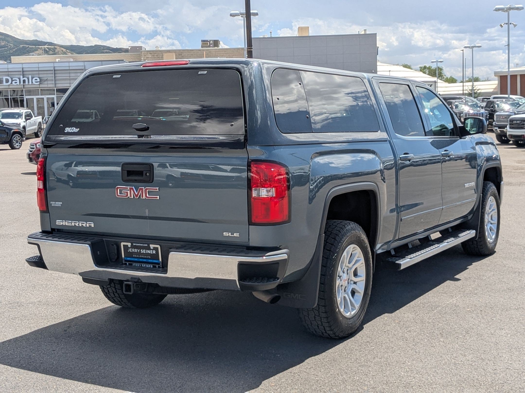 Used 2014 Stealth Gray Metallic GMC SLE image 5