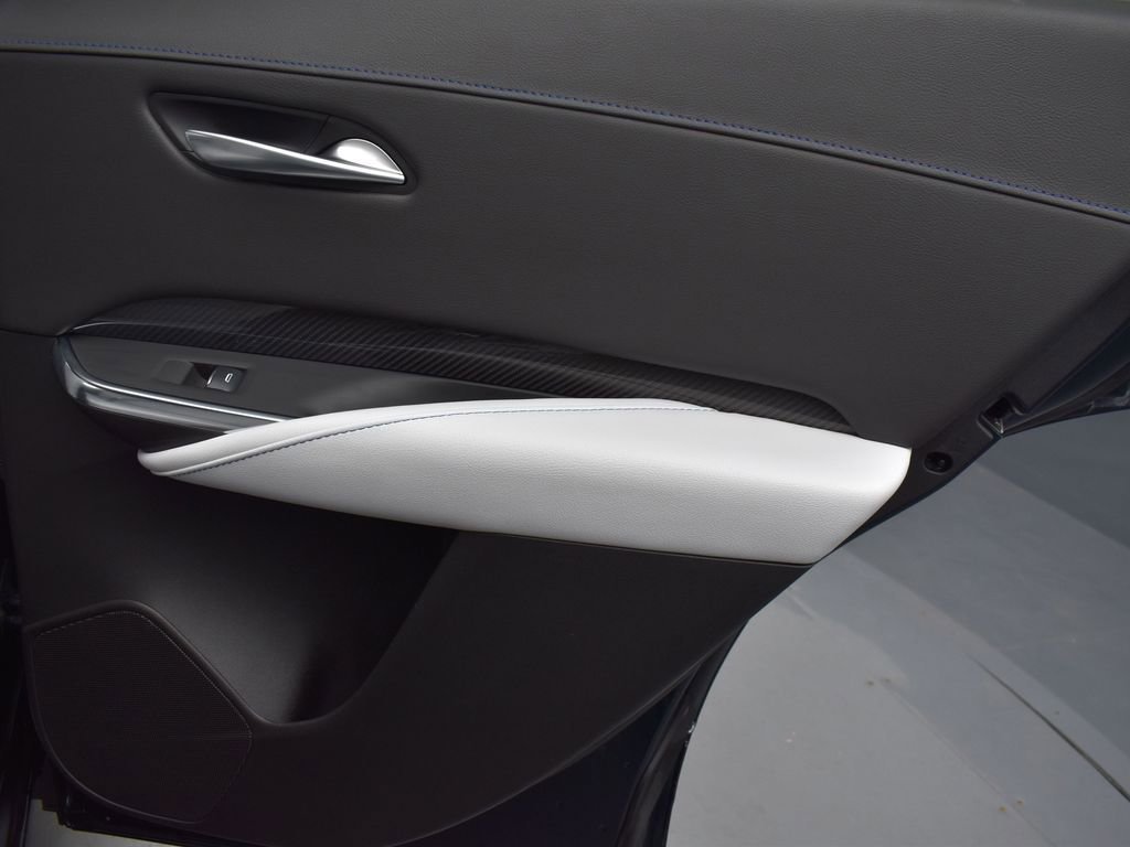 2025 CADILLAC XT4 - Image 30