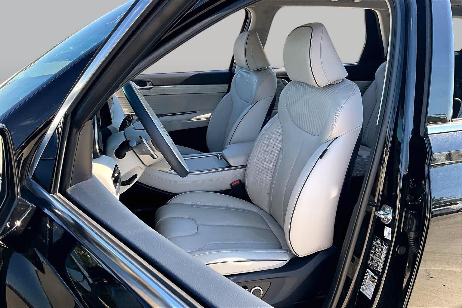 Used 2024 Abyss Black Pearl Hyundai Calligraphy image 8