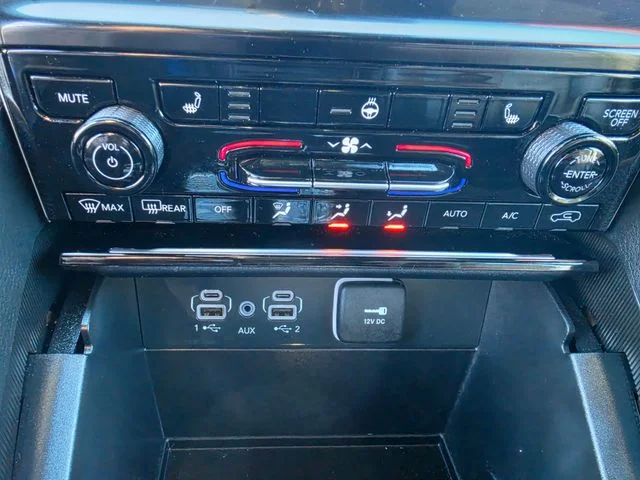 Used 2025 White Jeep Limited image 21