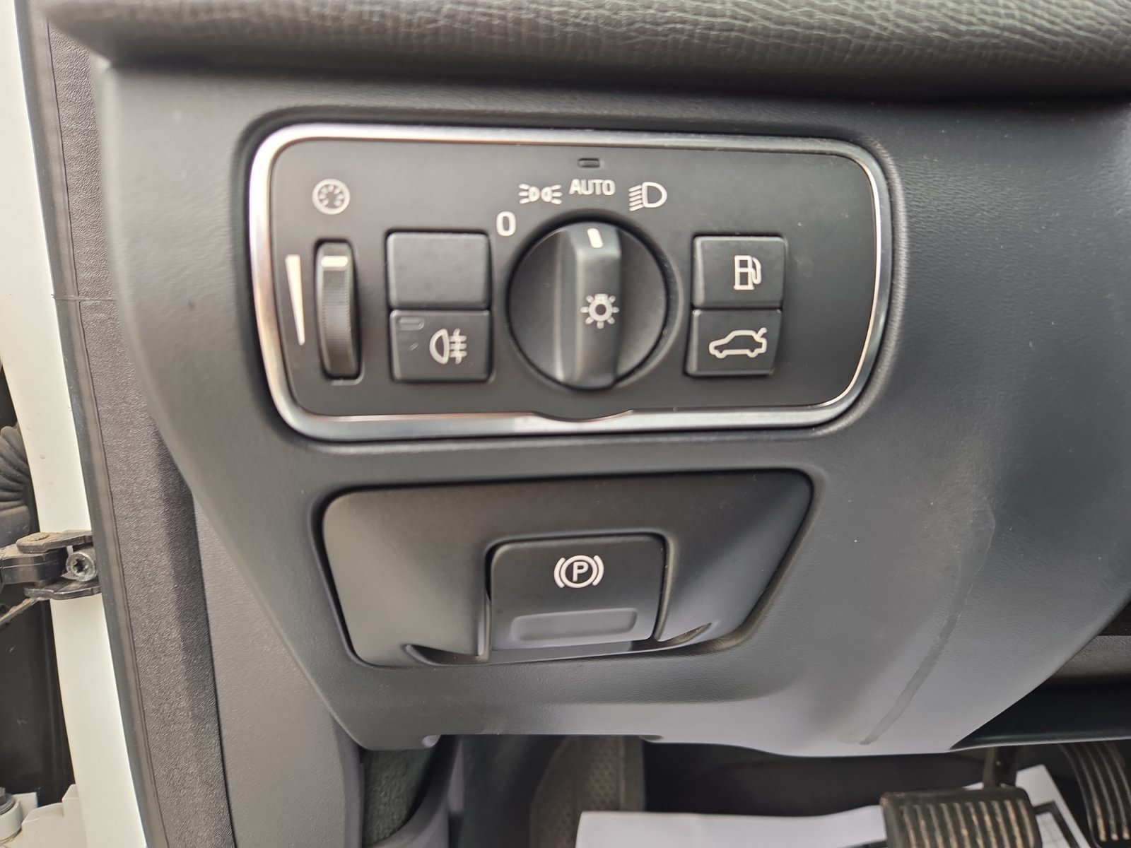 Used 2016 Ice White Volvo T5 Drive-E Premier image 27