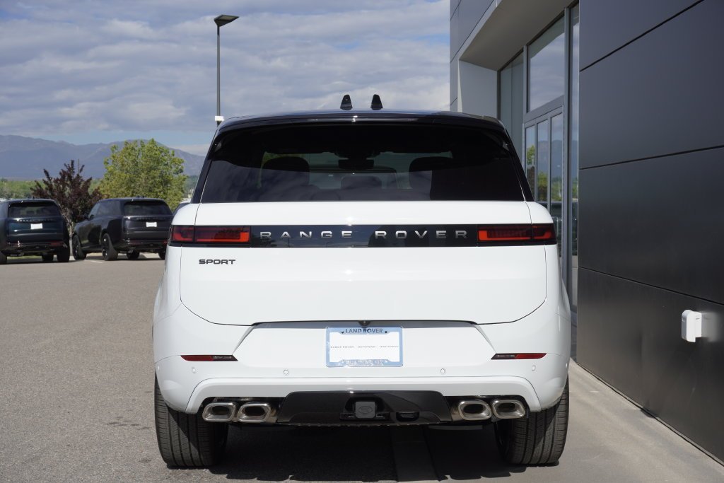 New 2026 Fuji White LAND ROVER Dynamic SE image 6