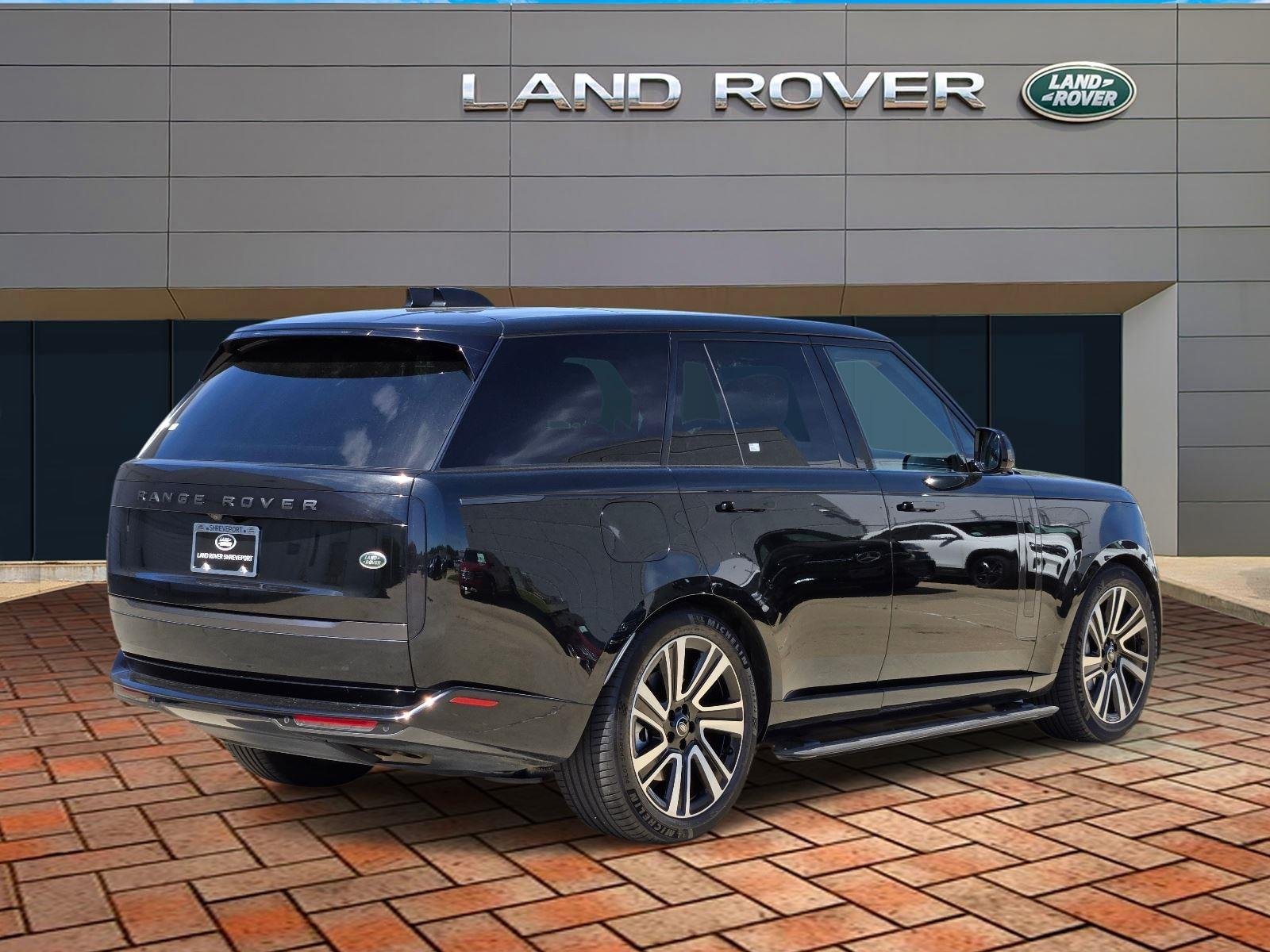 Used 2023 Santorini Black Metallic Land Rover SE image 4