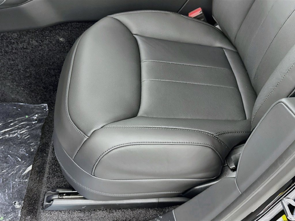 New 2027 Santorini Black Land Rover SE image 20