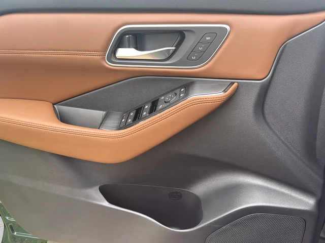 New 2026 Obsidian Green Pearl Nissan Platinum image 24