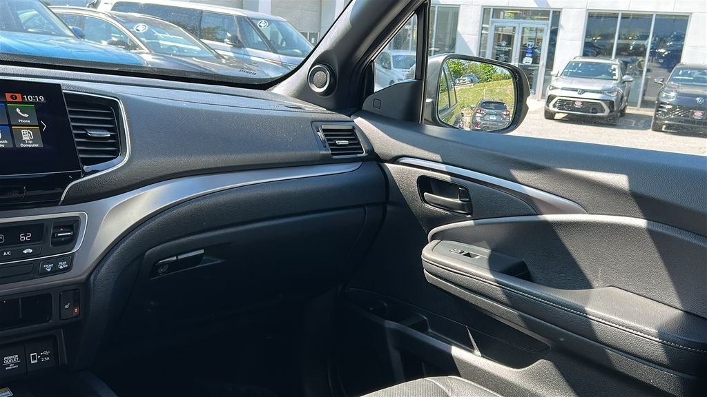 Used 2023 Black Honda EX-L image 25