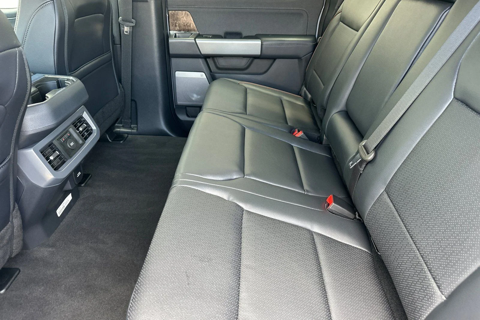 New 2026 Glacier Gray Metallic Tri-Coat Ford F-250® Lariat® image 11