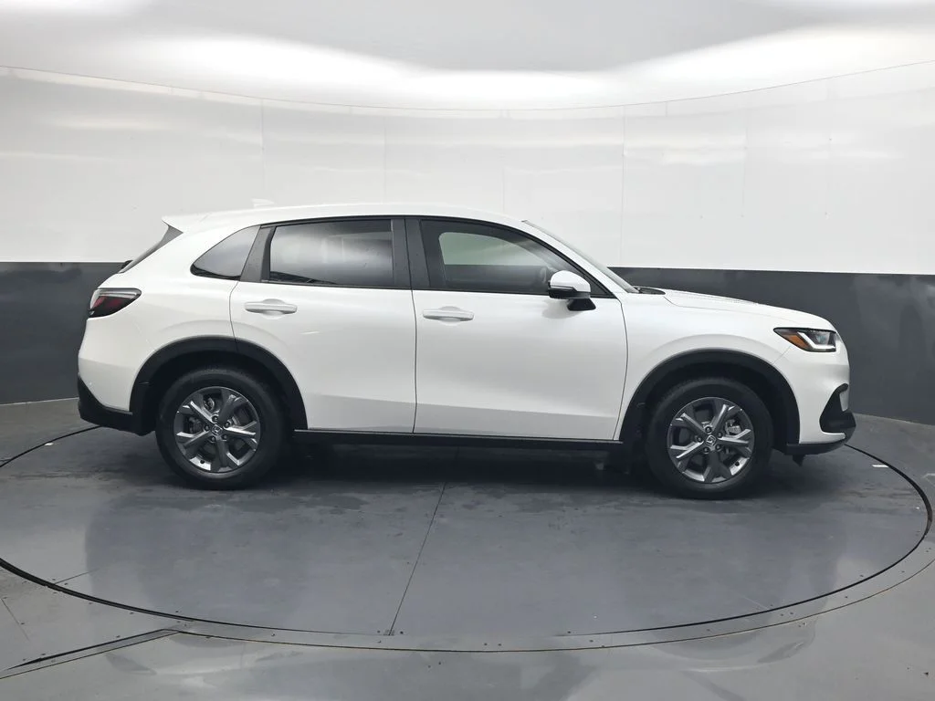 New 2027 Platinum White Pearl Honda LX image 3