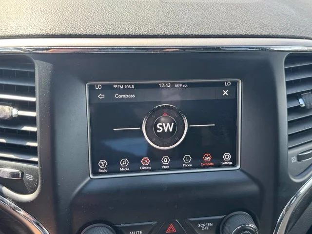 Used 2018 White Jeep Laredo E image 34