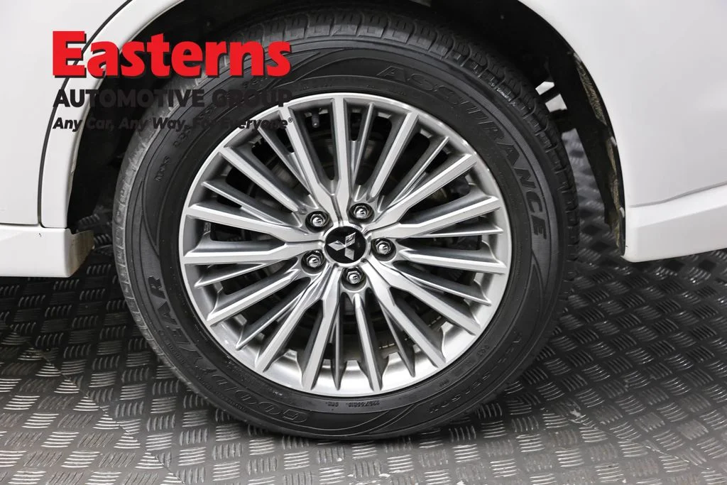 Used 2020 White Mitsubishi SEL image 8