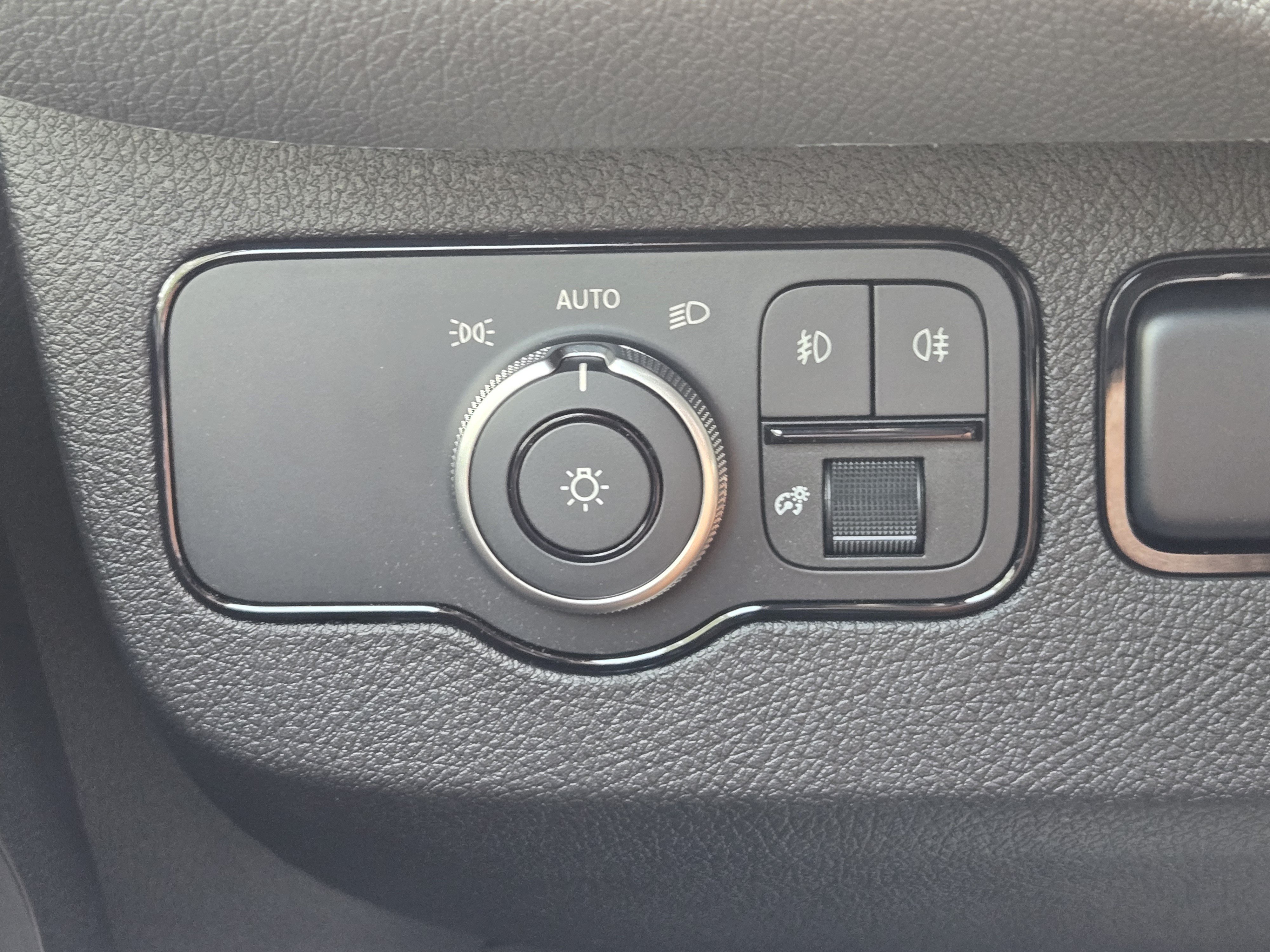 New 2026 Pebble Gray Mercedes-Benz Crew 170 WB image 17