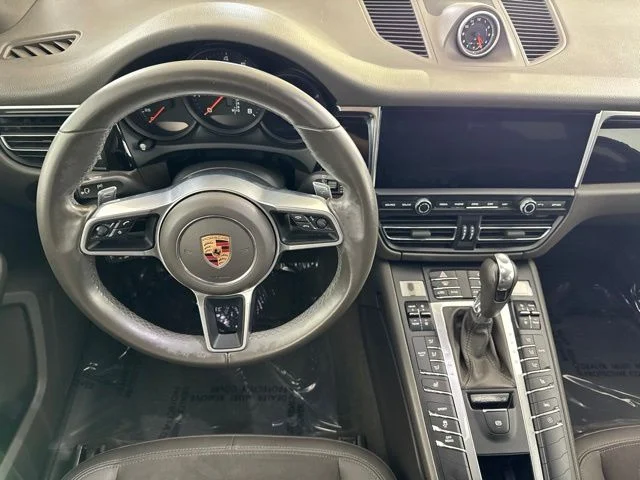 Used 2020  Porsche Base image 24