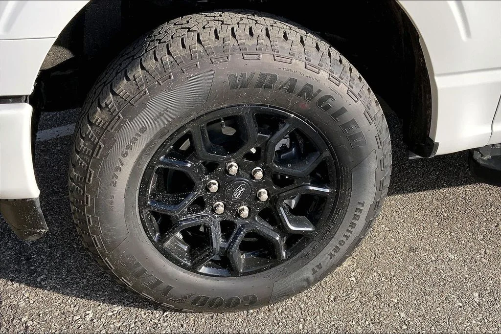 New 2026 Oxford White Ford XLT image 12