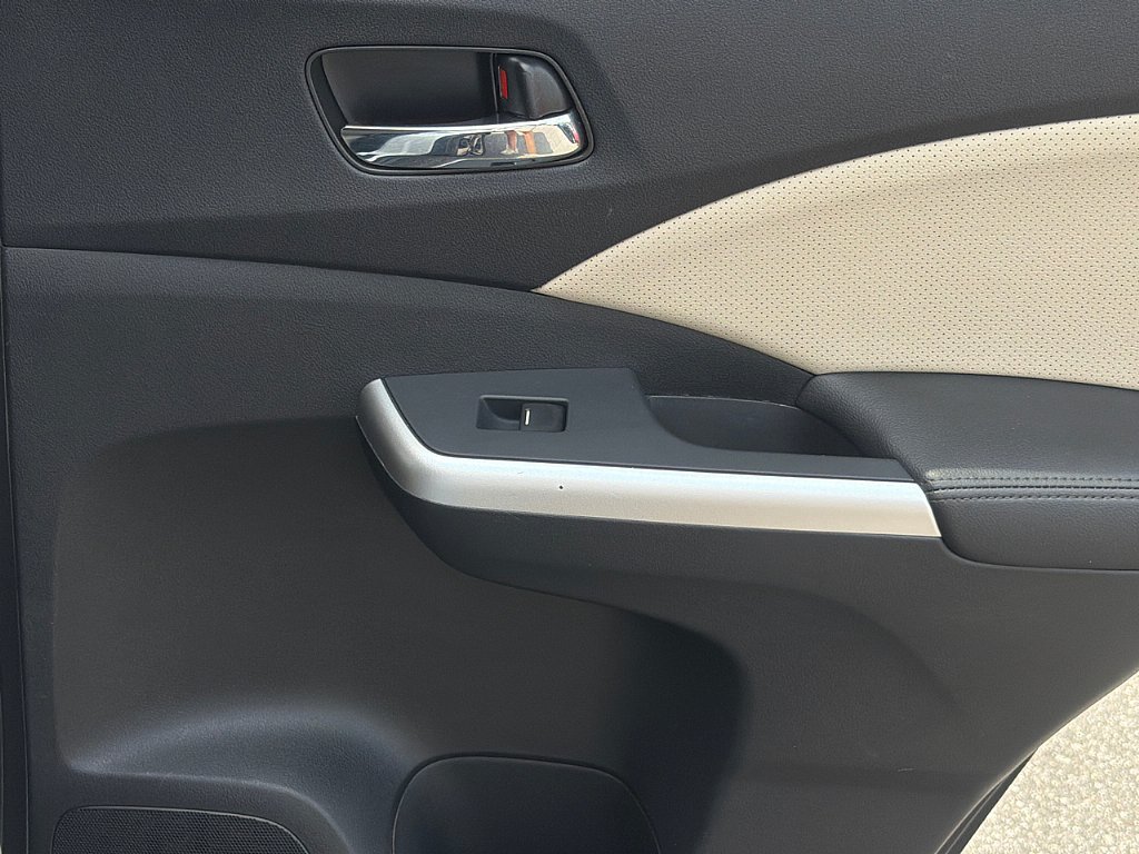 Used 2016 Diamond White Pearl Honda Touring image 27