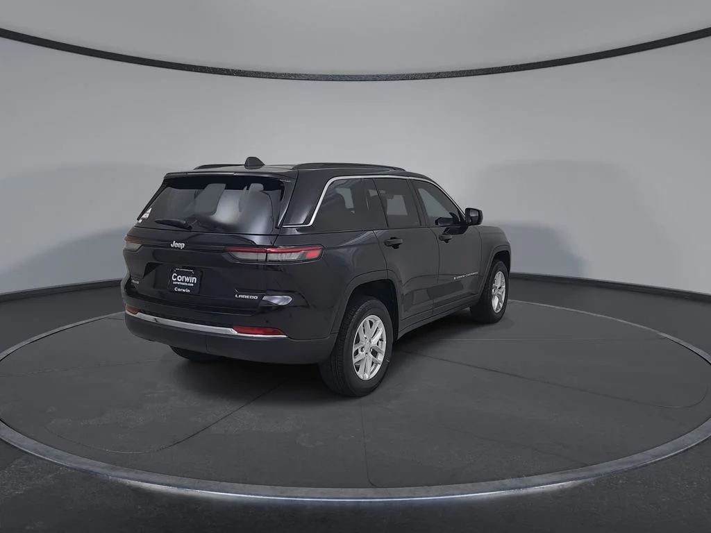 New 2026 Diamond Black Crystal Pearl-Coat Exterior Paint Jeep Laredo X image 14