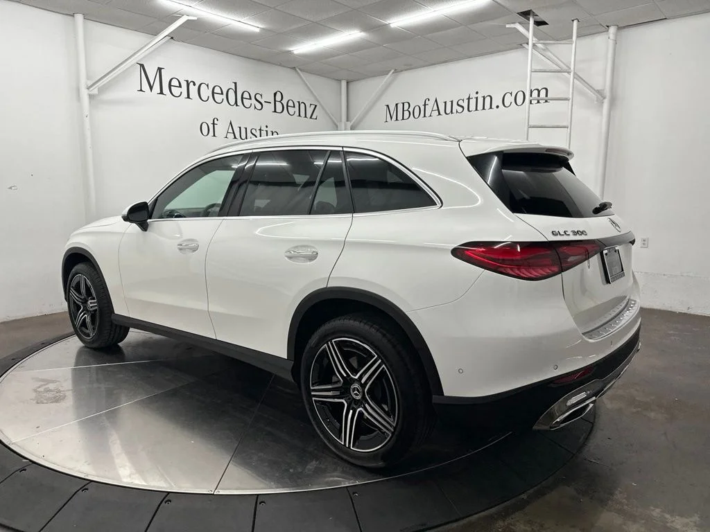 New 2027 White Mercedes-Benz GLC 300 image 5